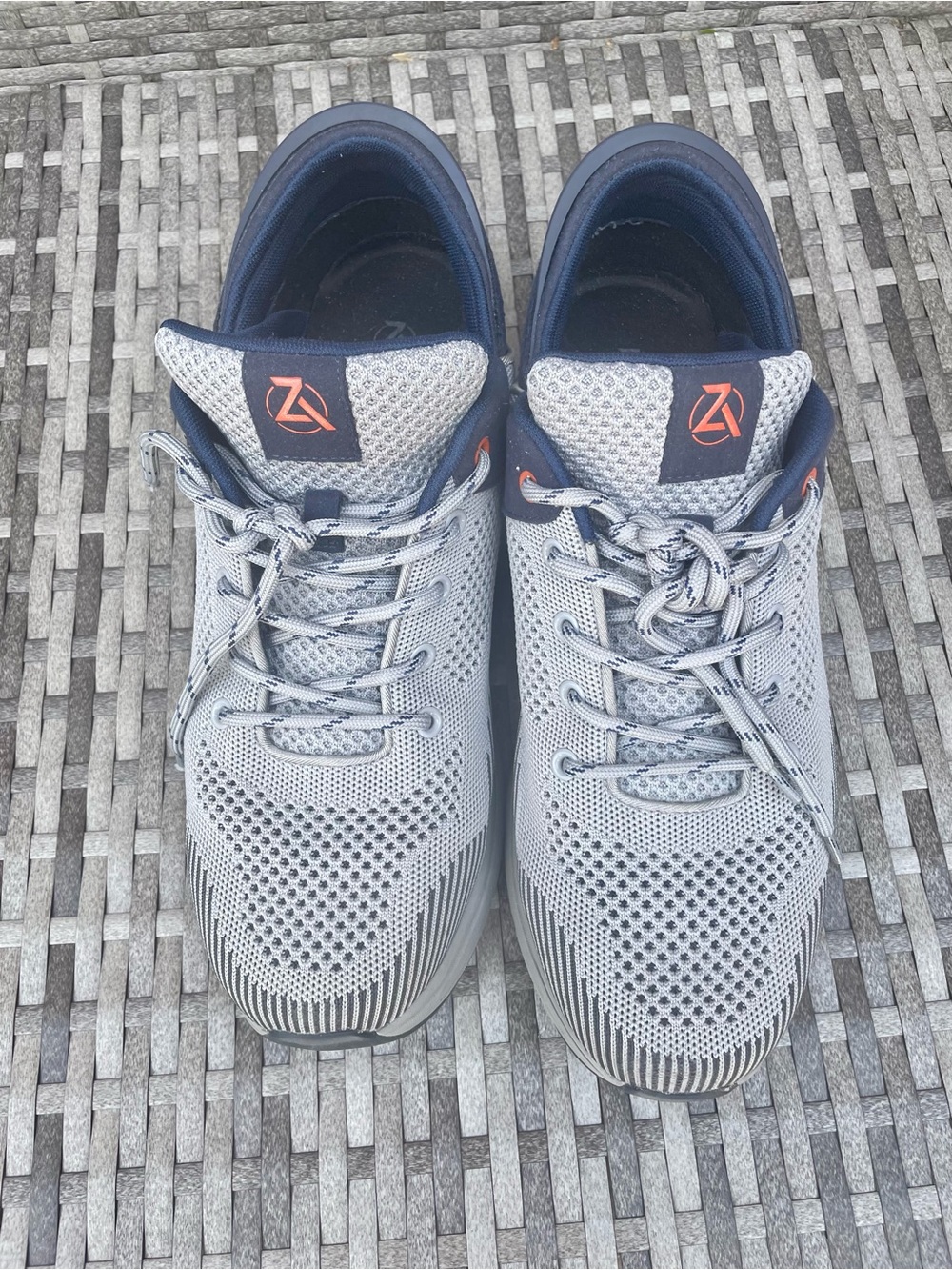 Zeba Men’s shoe in White and Navy